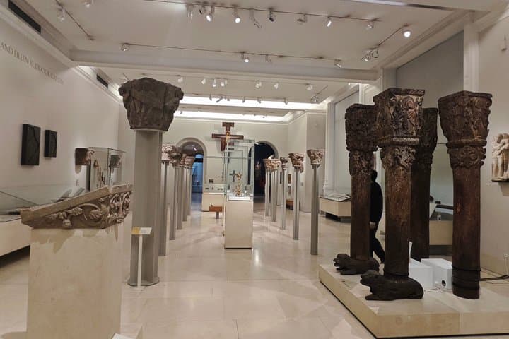 London Victoria Albert Museum and National Gallery Private Tour