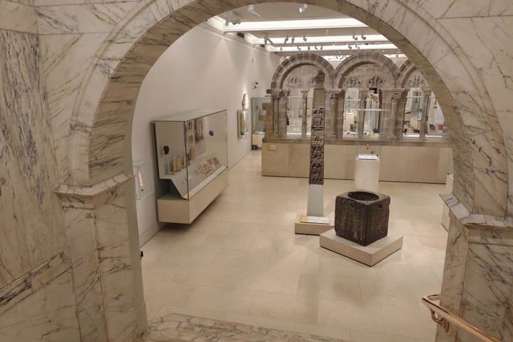 London Victoria Albert Museum and National Gallery Private Tour