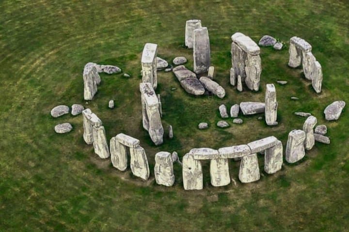 Stonehenge and Windsor Castle Day Trip from London