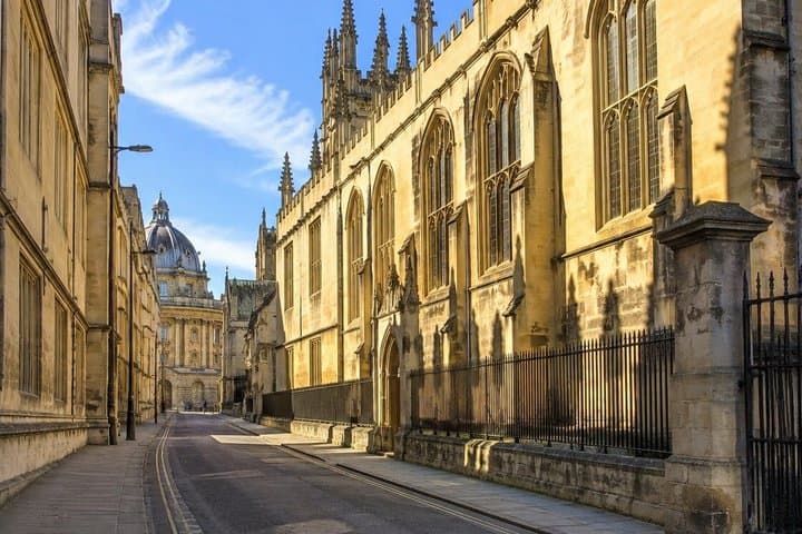 Podcast Tour Oxford The Real Magic of Alice Harry and Lyra