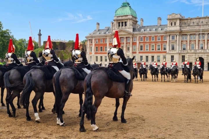 Buckingham Palace and Changing of the Guard Walking Tour